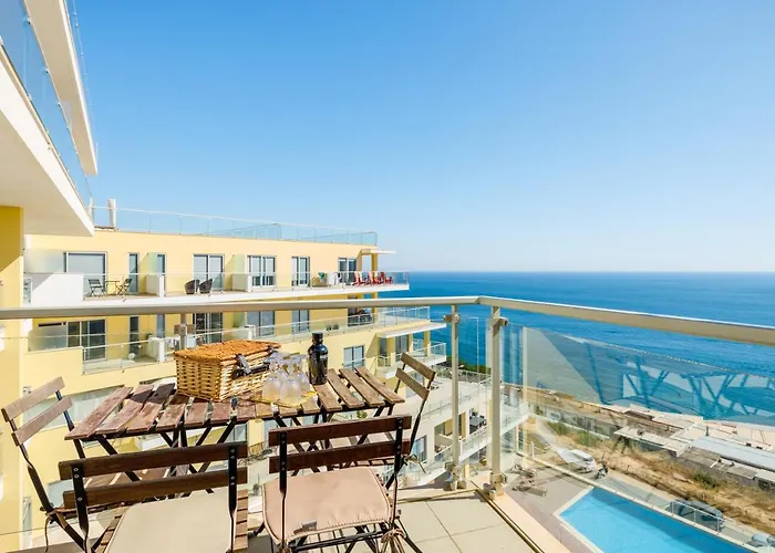 Sunshine Cliffs 塞辛布拉