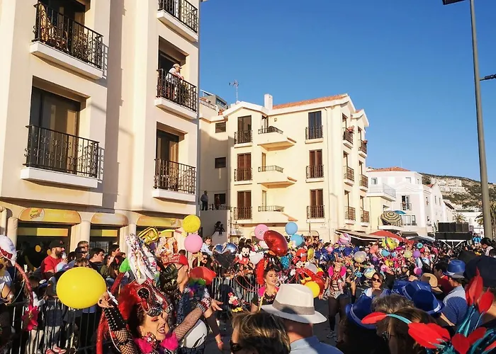 Sunshine Cliffs 公寓 *